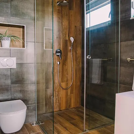 Comfortable And Luxurious Pool Сasa de vacaciones Mravince