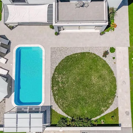 Comfortable And Luxurious Pool * Mravince