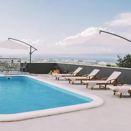 Comfortable And Luxurious Pool Сasa de vacaciones