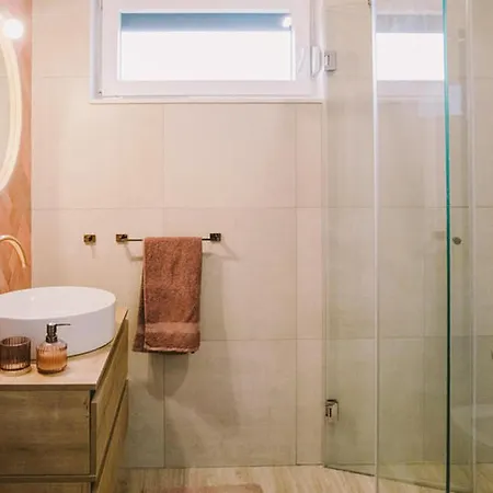 Comfortable And Luxurious Pool Feriehus