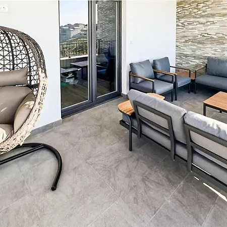 Comfortable And Luxurious Pool *