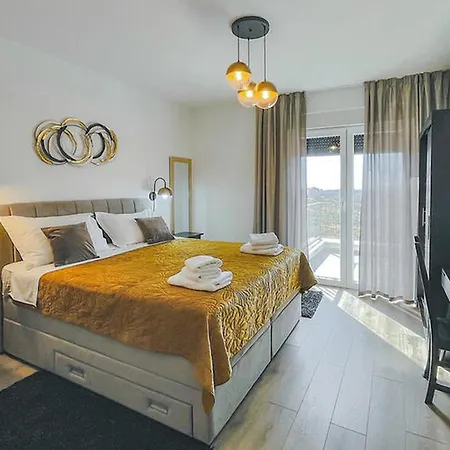 Comfortable And Luxurious Pool * Mravince