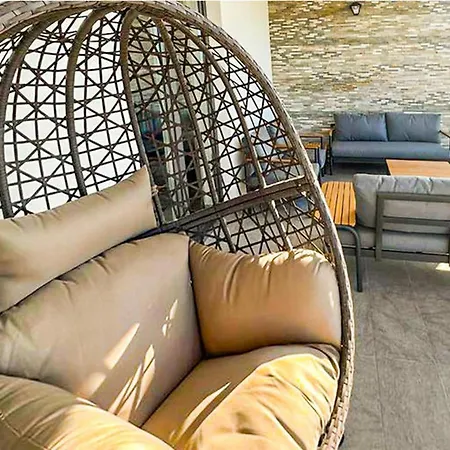 Comfortable And Luxurious Pool *